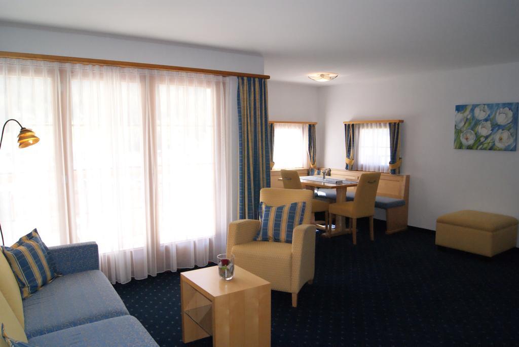 Ferienwohnungen Hotel Allegra Цуоц Екстериор снимка